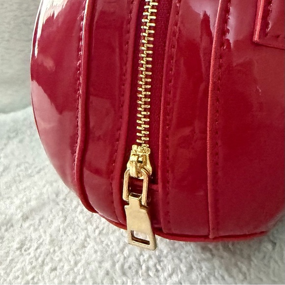 Disney | Snow White Apple Purse - Picture 4 of 15